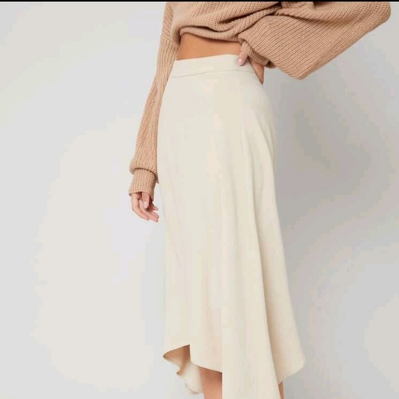 Asymmetrical Skirt - Picture 7 of 8